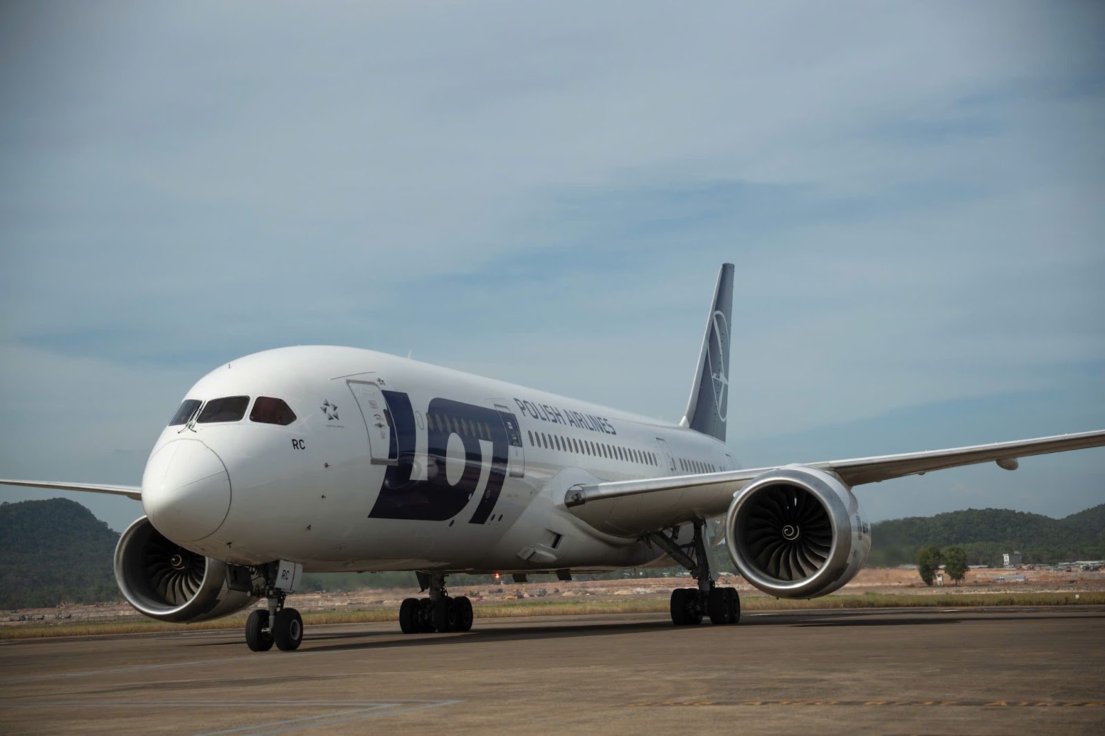  The flight from Poland brought Vietnam’s 20 millionth international visitor to Phu Quoc.