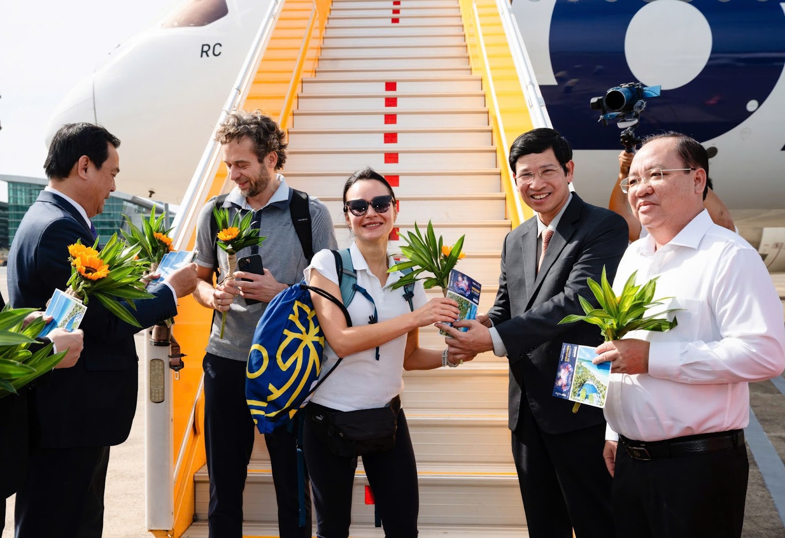  Phu Quoc warmly welcomes the 20 millionth international visitor.