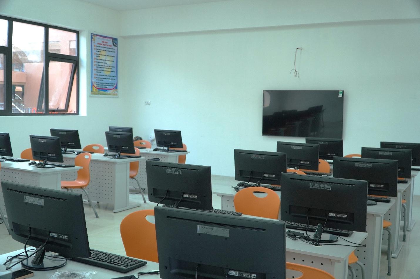  Trường nội trú liên cấp xã Si Pa Phìn có cơ sở vật chất đồng bộ, hiện đại bảo đảm cho sự phát triển toàn diện của các em học sinh. Ảnh: Việt Linh