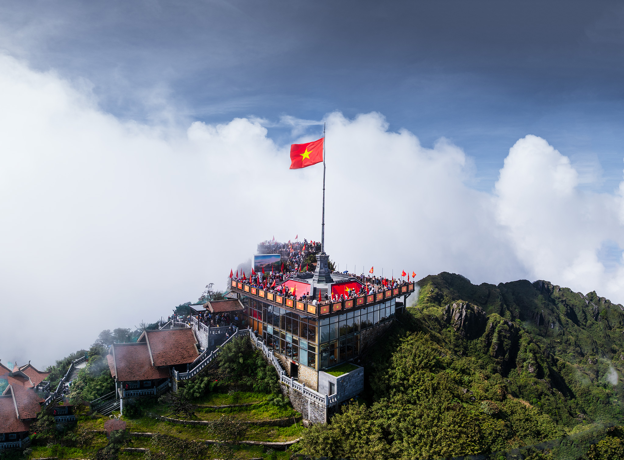  Quần thể tâm linh trên đỉnh Fansipan.