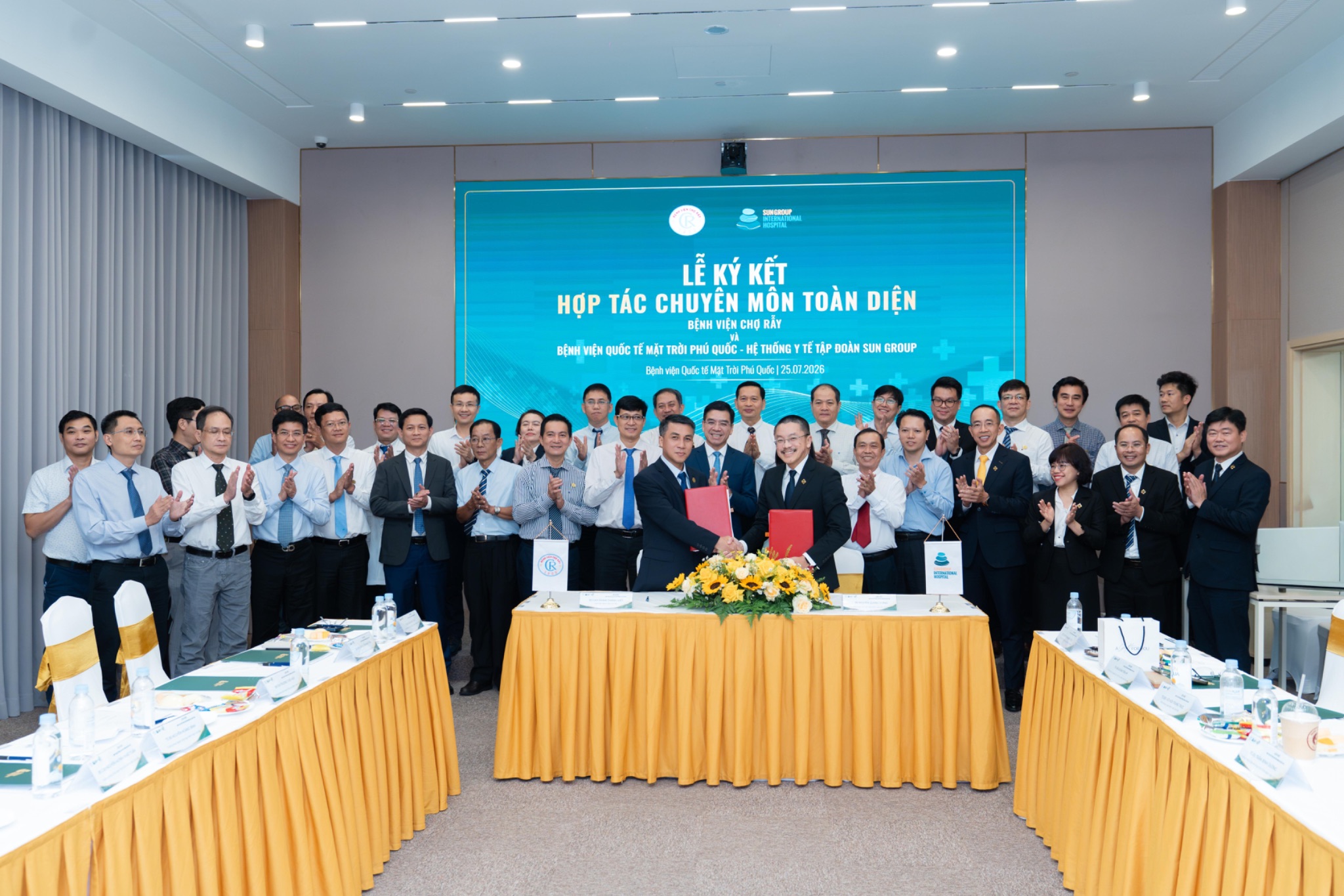  Lễ ký kết hợp tác chuyên môn toàn diện giữa Bệnh viện Mặt trời Phú Quốc và Bệnh viện Chợ Rẫy