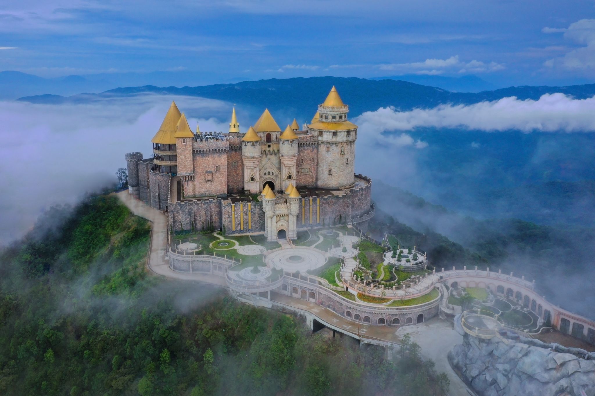  Hàng loạt giải thưởng toàn cầu danh giá xướng tên Sun World Ba Na Hills, khẳng định vị thế một biểu tượng du lịch vươn tầm