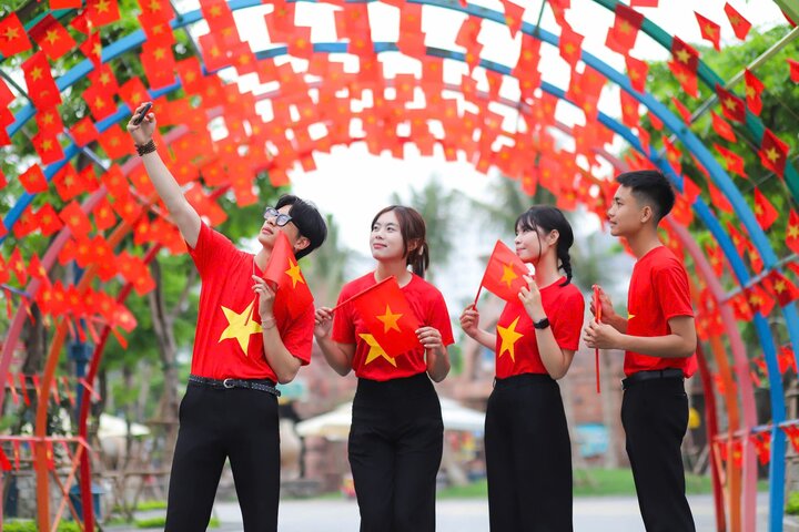 Sun World Ha Long tung ưu đãi dịp Quốc khánh: Combo 3 công viên chỉ từ 500k, tặng thêm voucher ẩm thực 