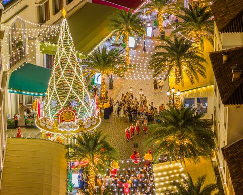 Thousands gather for Christmas tree Lighting Ceremony in Phu Quoc